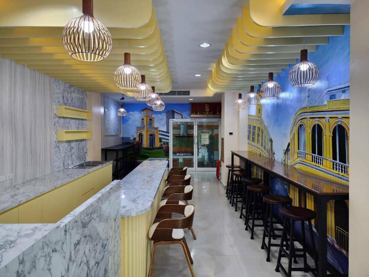 Alaita Hostel Patong Bagian luar foto